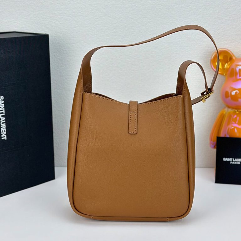 Small LE 5 À 7 bag in soft grained leathe