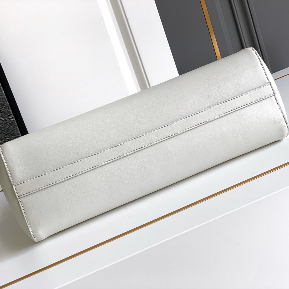 Enchaîné Medium Leather Bag