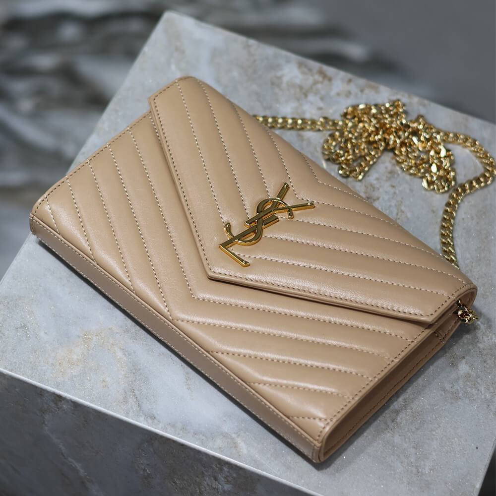 Cassandre chain wallet in lambskin