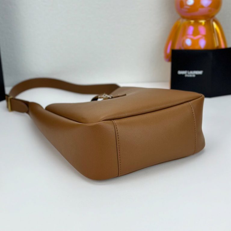 Small LE 5 À 7 bag in soft grained leathe