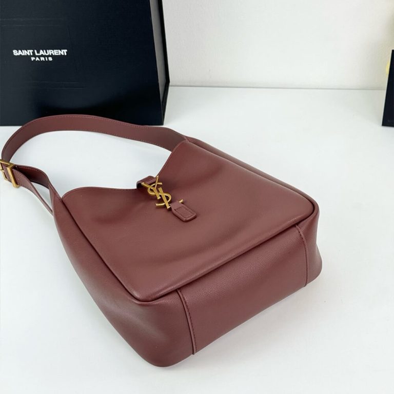 Small LE 5 À 7 bag in soft grained leathe