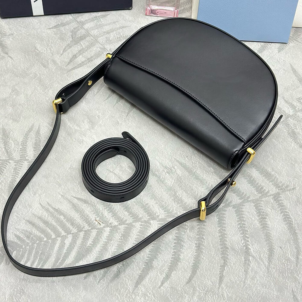 Arque Leather Shoulder Bag with Flap