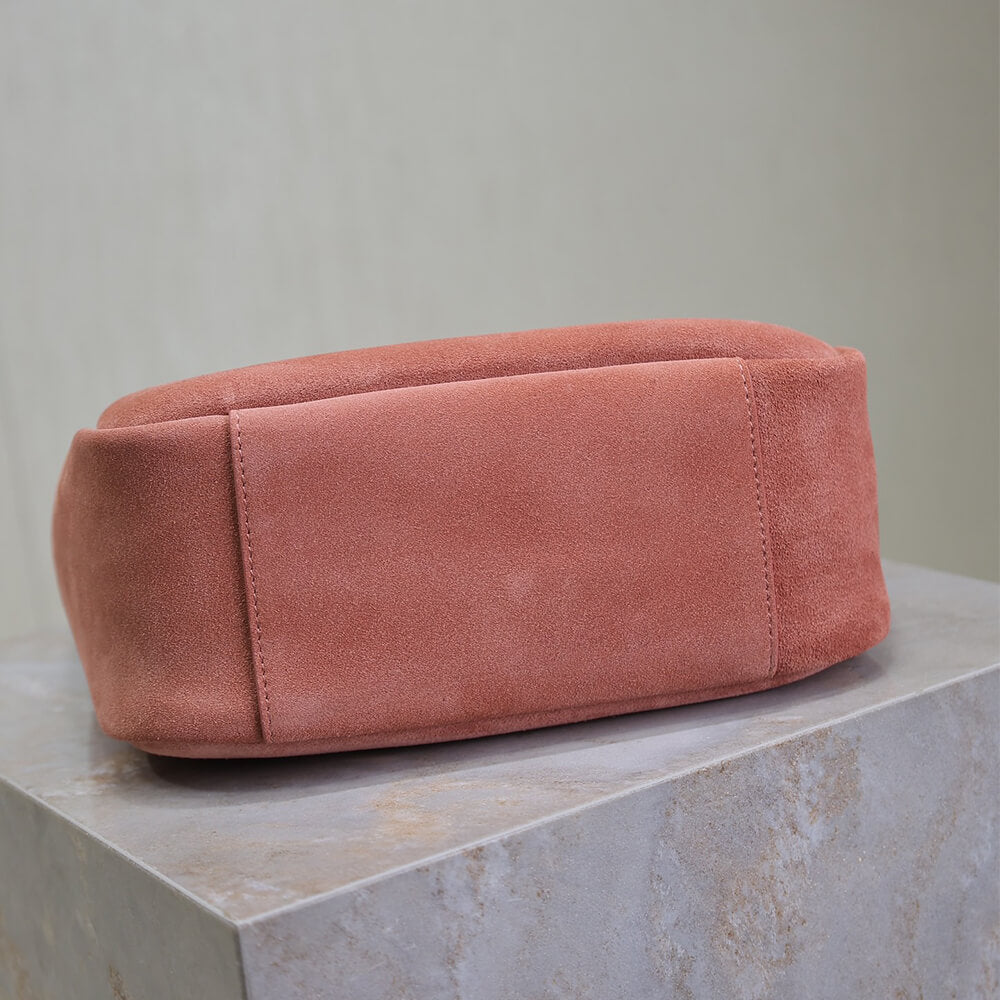 le 5 a 7 supple small suede