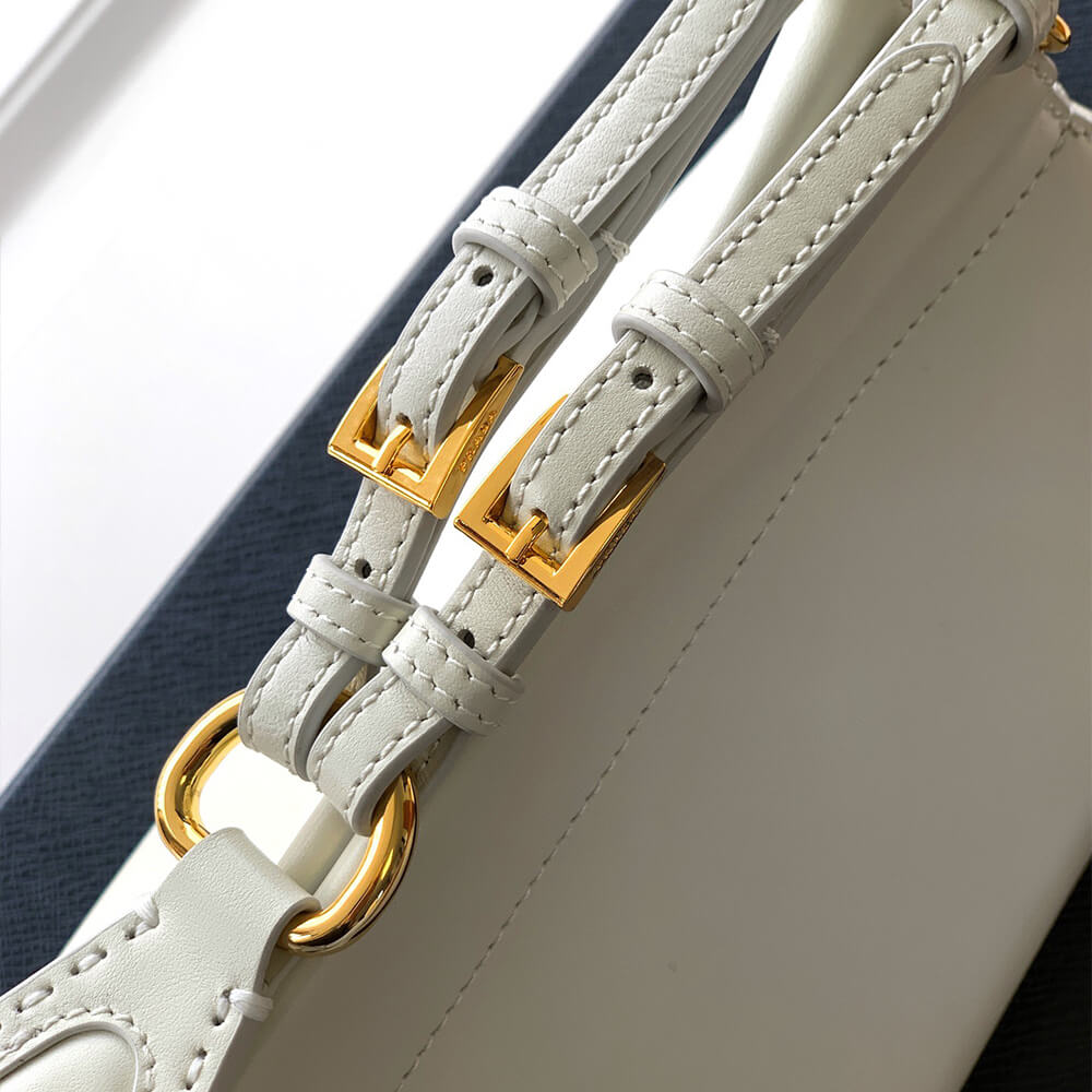 Enchaîné Medium Leather Bag