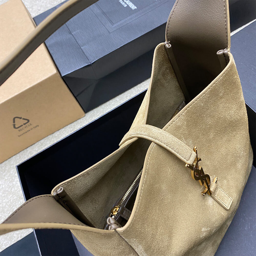 le 5 a 7 supple small suede