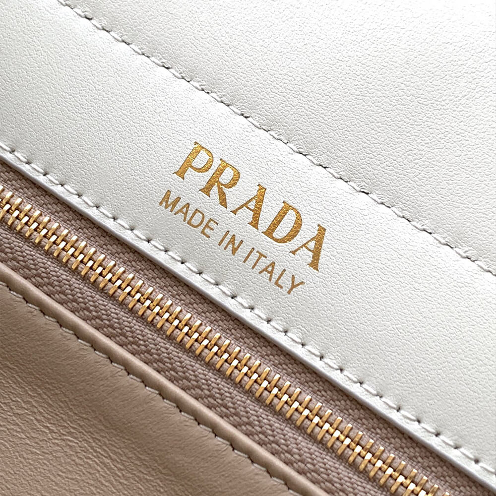 Enchaîné Medium Leather Bag