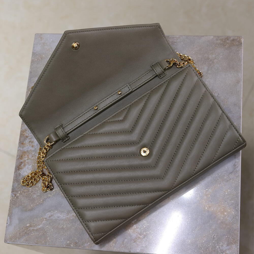 Cassandre chain wallet in lambskin