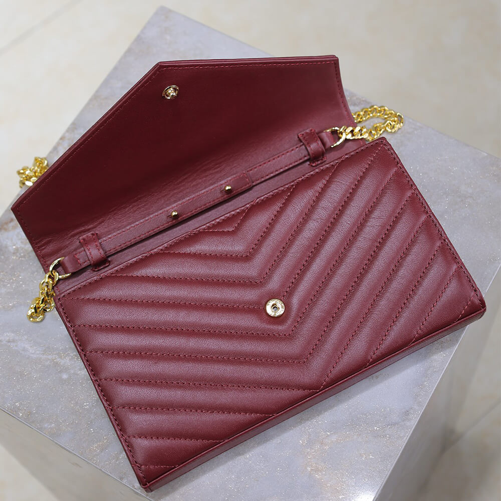 Cassandre chain wallet in lambskin