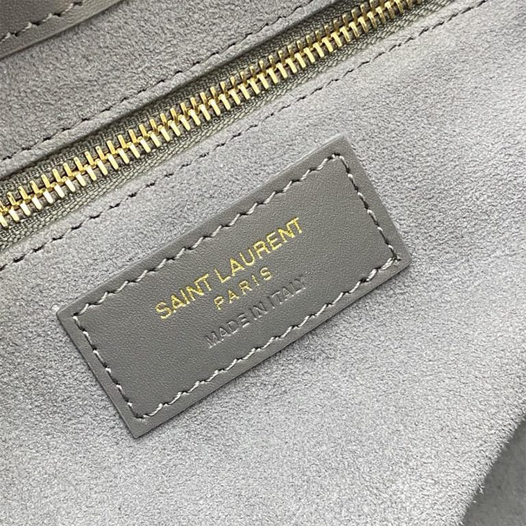 le 5 a 7 in smooth leather