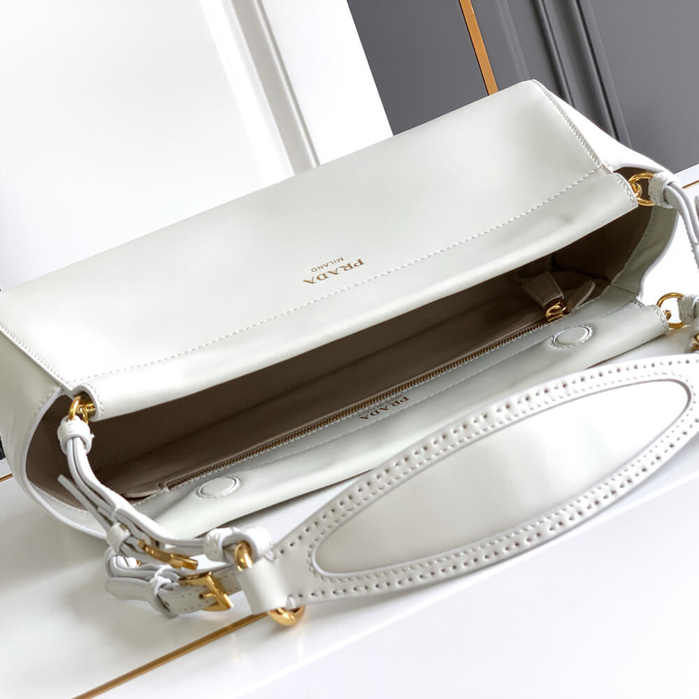 Enchaîné Medium Leather Bag