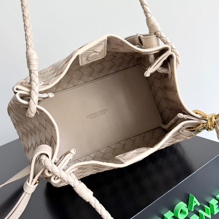 Veneta Medium Parachute