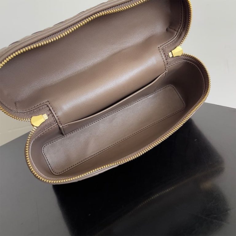 Veneta Bang Bang Vanity Case