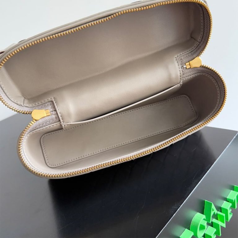 Veneta Bang Bang Vanity Case