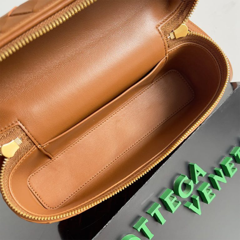 Veneta Bang Bang Vanity Case