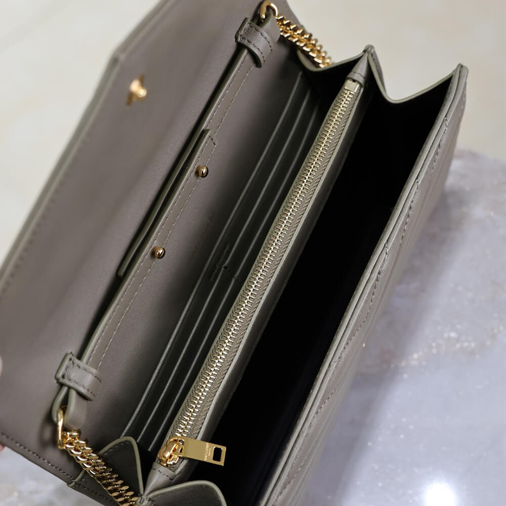 Cassandre chain wallet in lambskin