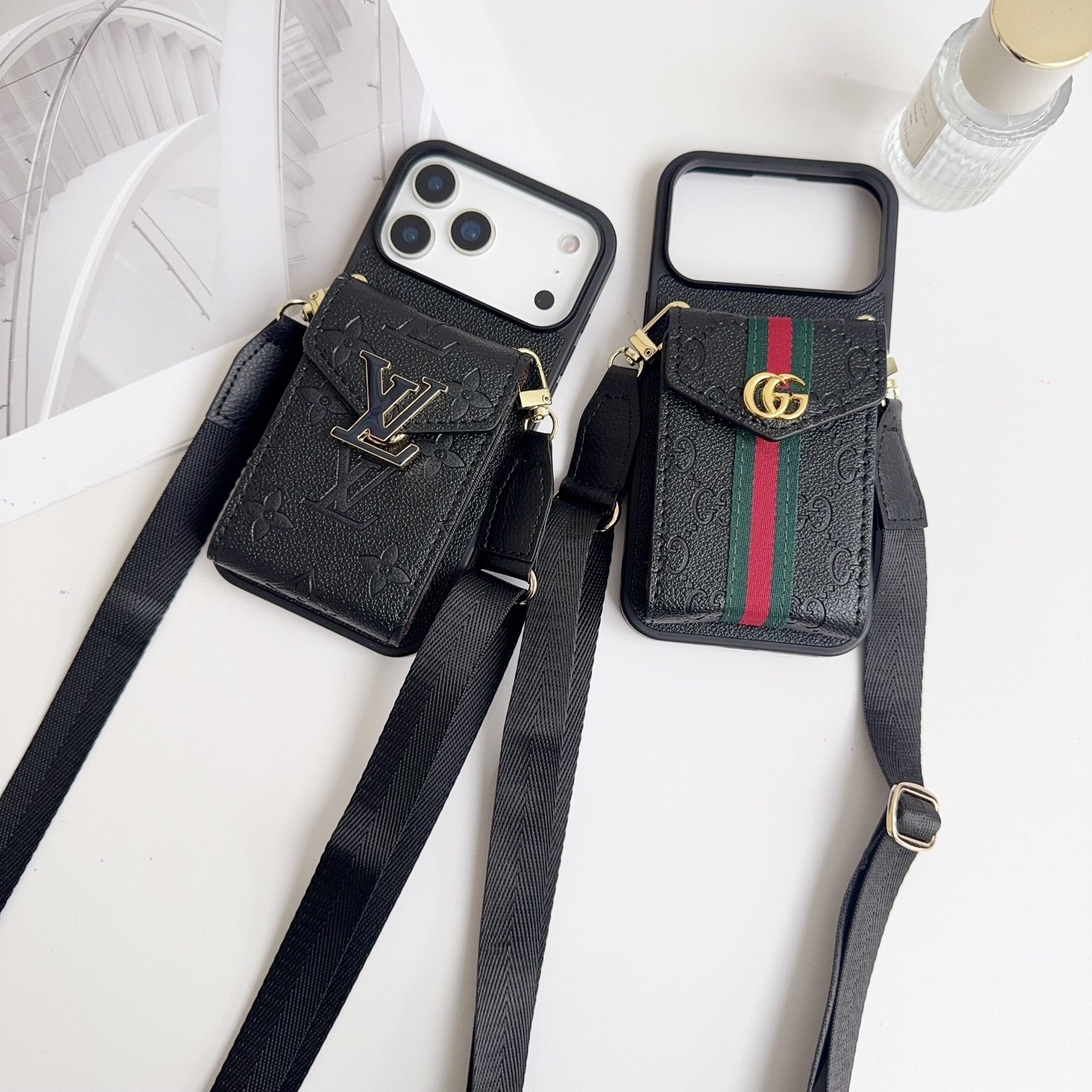 Schwarze Leder-Umhängetasche, Designer-Handyhülle für iPhone 17 