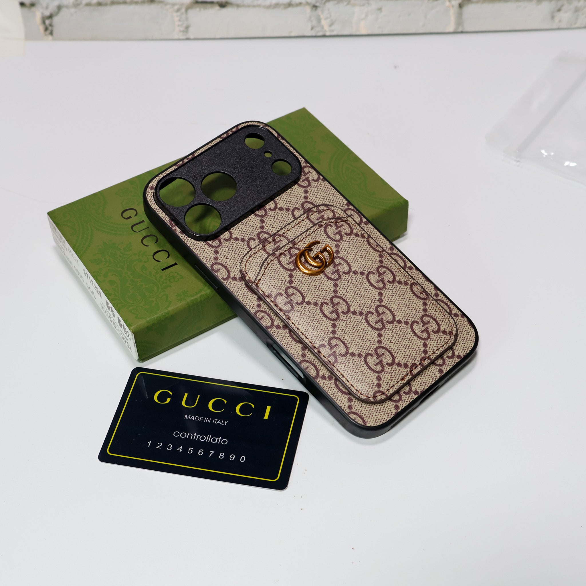 GG Handyhülle mit Kartenhalter für die 17er Serie 