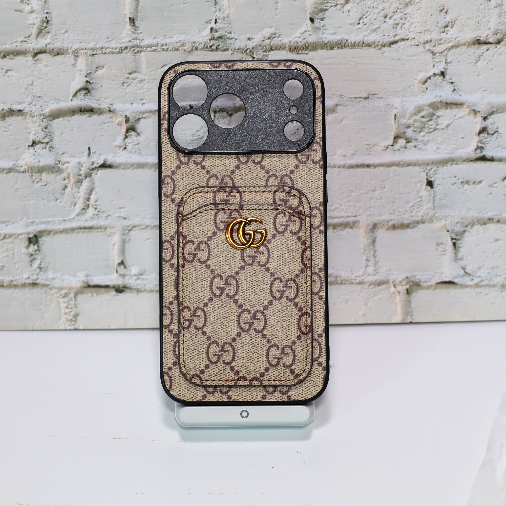 GG Handyhülle mit Kartenhalter für die 17er Serie 