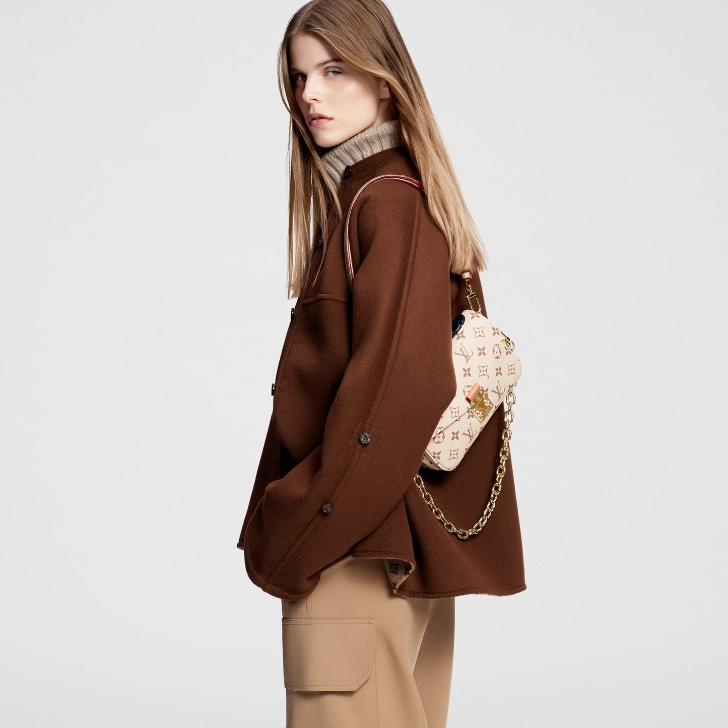 M46914 Pochette Métis East West